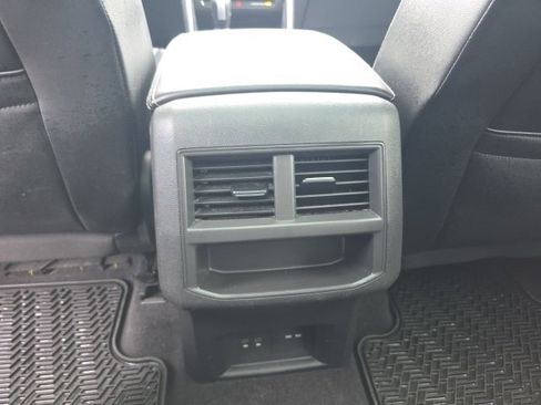 Used 2021 Volkswagen Atlas Cross Sport SE w/ Panoramic Sunroof Package image 25