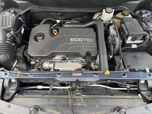 Used 2018 Chevrolet Equinox LS image 28