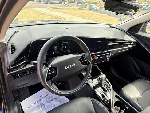 Used 2023 Kia Niro EX FWD image 12