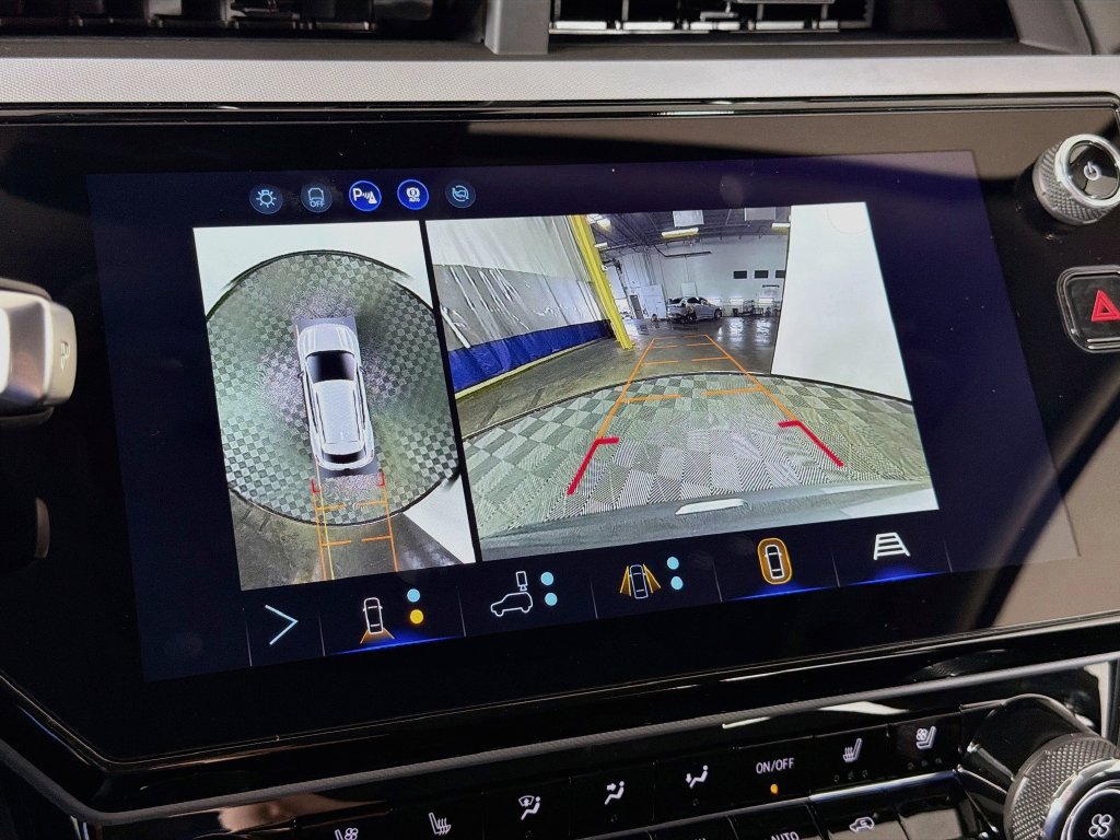 New 2027 Chevrolet Bolt LT w/ Super Cruise Package FWD image 14