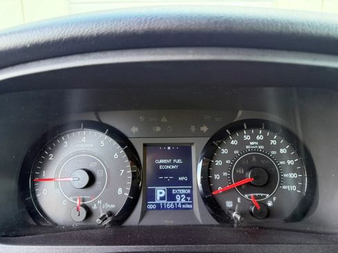 Used 2015 Toyota Sienna LE image 30