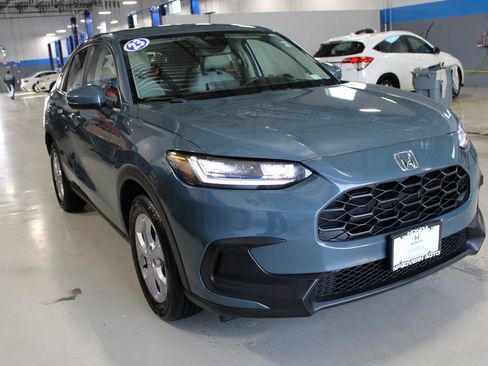 Certified 2023 Honda HR-V LX image 4