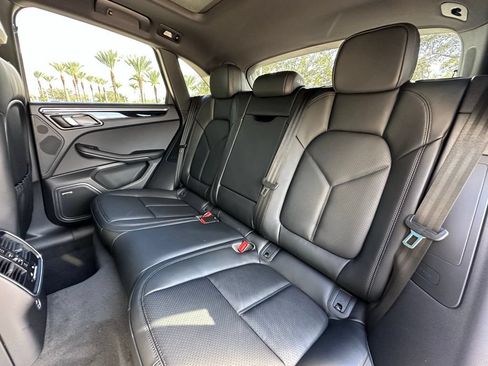 Used 2026 Porsche Macan AWD/4WD image 36