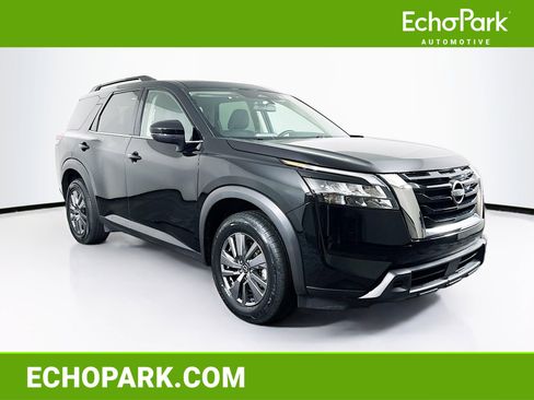 Used 2025 Nissan Pathfinder SV image 1