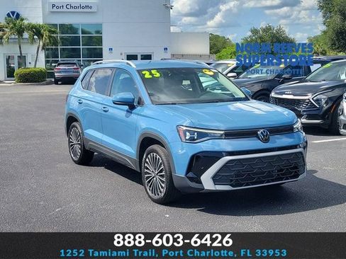 Certified 2025 Volkswagen Taos SE FWD image 1