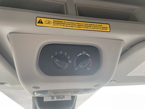 Used 2015 Ford Transit 350 XLT RWD image 3