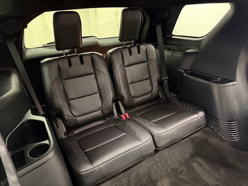 Used 2018 Ford Explorer Platinum AWD/4WD image 16