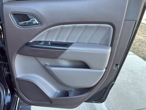 Used 2022 GMC Canyon Denali image 38