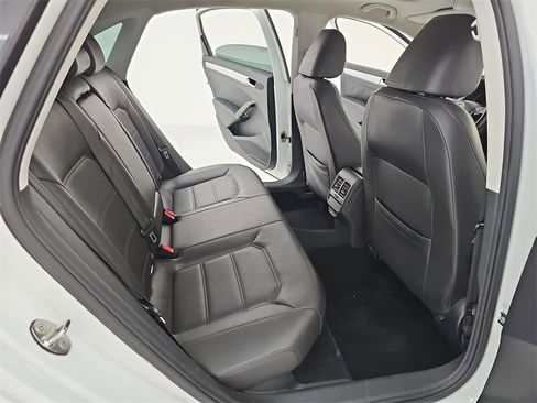 Used 2019 Volkswagen Passat 2.0T Wolfsburg w/ Wheels & Sunroof Package image 13