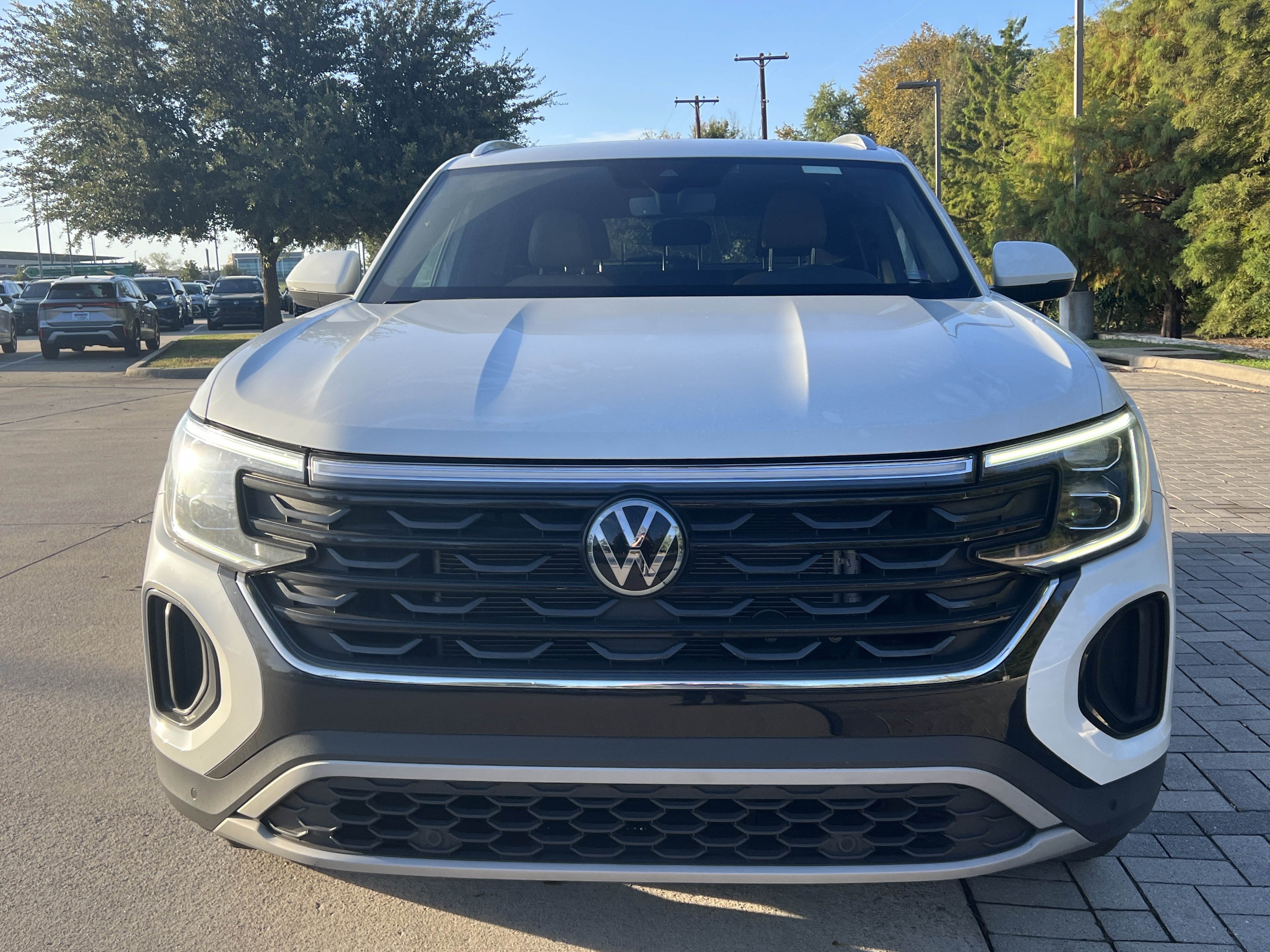 Used 2024 Volkswagen Atlas Cross Sport SE w/ Panoramic Sunroof Package FWD image 3