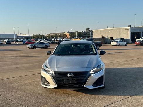 Certified 2025 Nissan Altima 2.5 SV FWD image 6