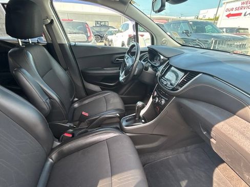 Used 2019 Chevrolet Trax LT w/ LT Convenience Package FWD image 23