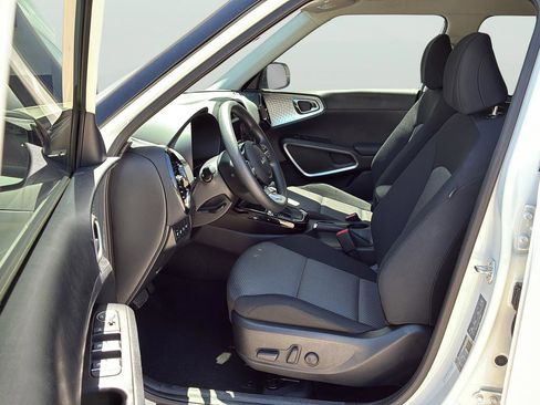 Used 2025 Kia Soul S FWD image 13