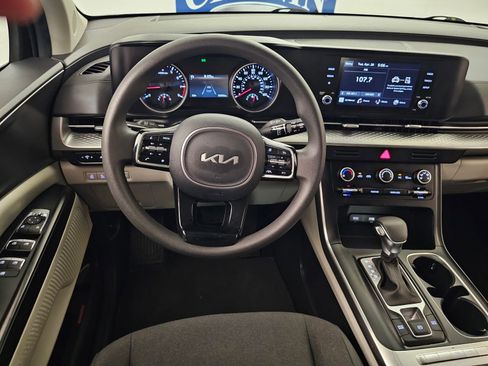 Used 2024 Kia Carnival LX FWD image 16