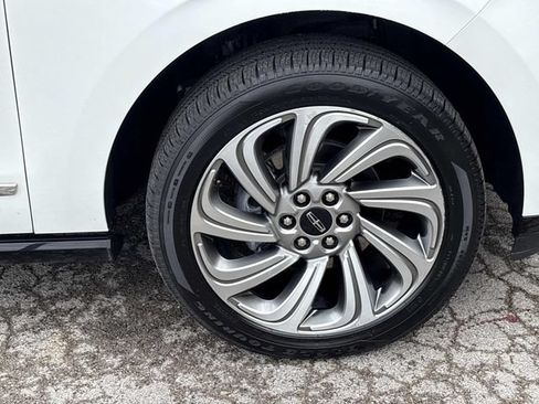 Certified 2022 Lincoln Navigator L Reserve AWD/4WD image 9