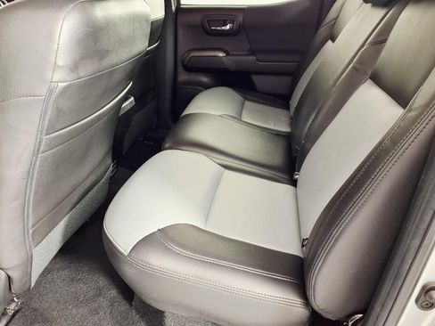 Used 2022 Toyota Tacoma TRD Off-Road w/ Technology Package image 10