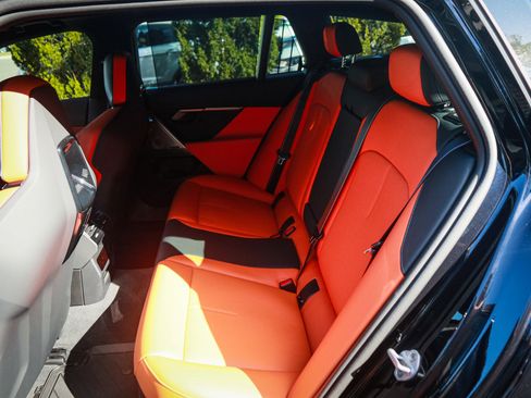 Used 2025 BMW M5 Touring image 31