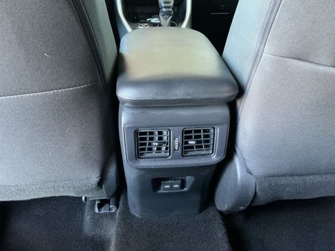 Used 2025 Toyota RAV4 XLE AWD/4WD image 32