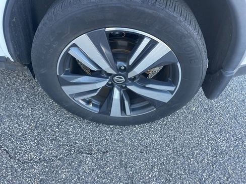 Used 2021 Nissan Rogue SL w/ Premium Package image 33