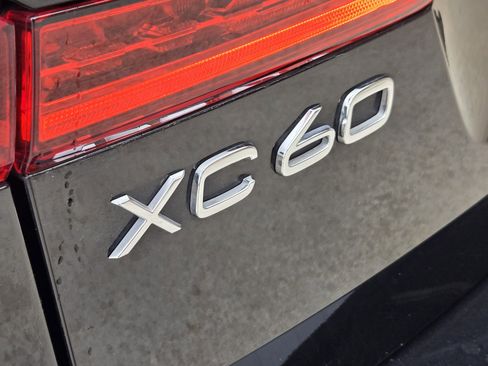 Used 2023 Volvo XC60 B5 Ultimate w/ Climate Package image 21