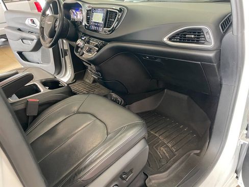Used 2018 Chrysler Pacifica Touring-L Plus w/ S Appearance Package FWD image 24