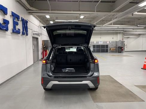 New 2025 Volkswagen Tiguan SE image 11