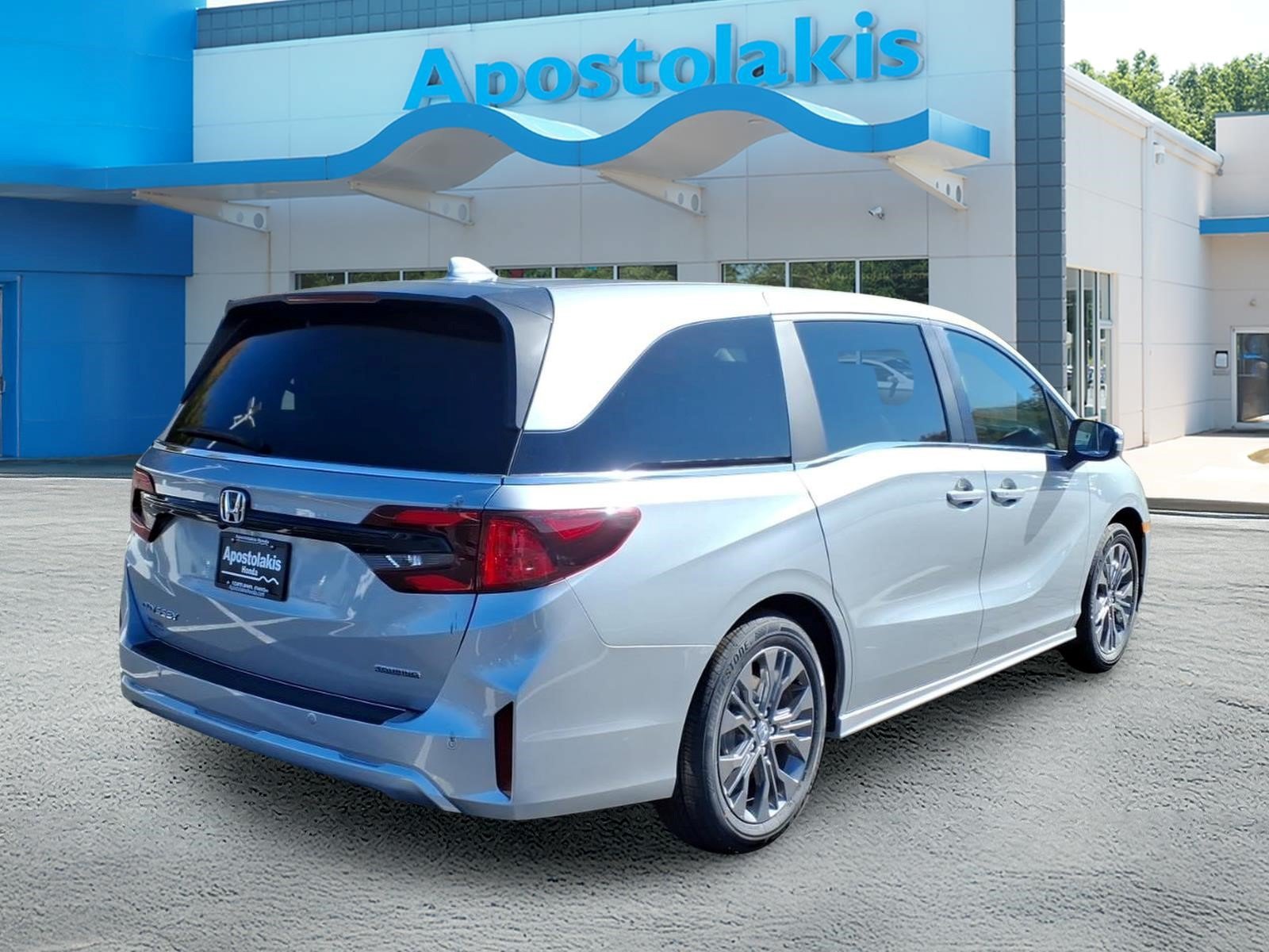 New 2027 Honda Odyssey Touring image 3