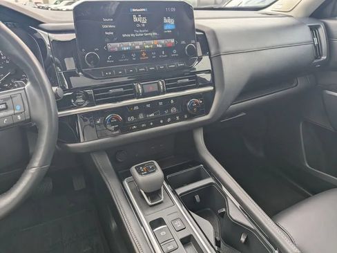 Certified 2025 Nissan Pathfinder SL w/ SL Premium Package FWD image 25