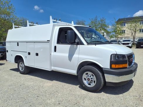 New 2024 GMC Savana 3500 w/ Power Convenience Package image 21