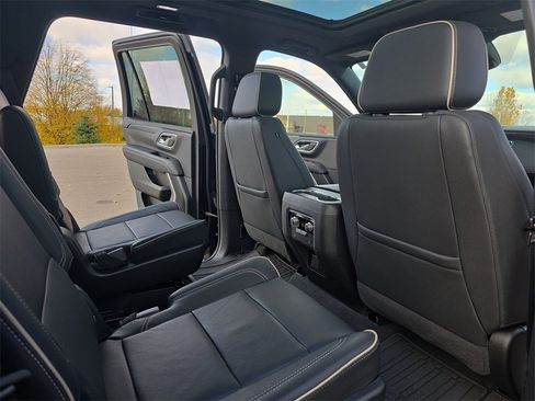 Used 2023 GMC Yukon SLT image 11