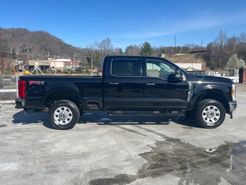 Used 2024 Ford F250 XLT w/ FX4 Off-Road Package image 2