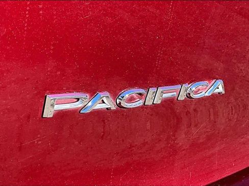 Used 2023 Chrysler Pacifica Touring-L FWD image 34