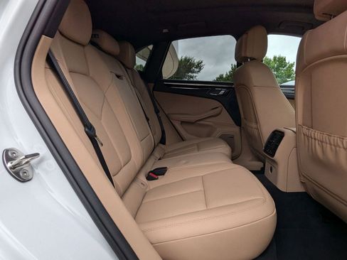 Used 2025 Porsche Macan image 24