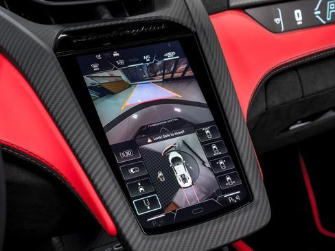 Used 2025 Lamborghini Revuelto image 27