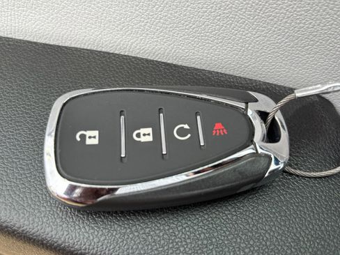 Used 2025 Chevrolet Trax LT FWD image 21