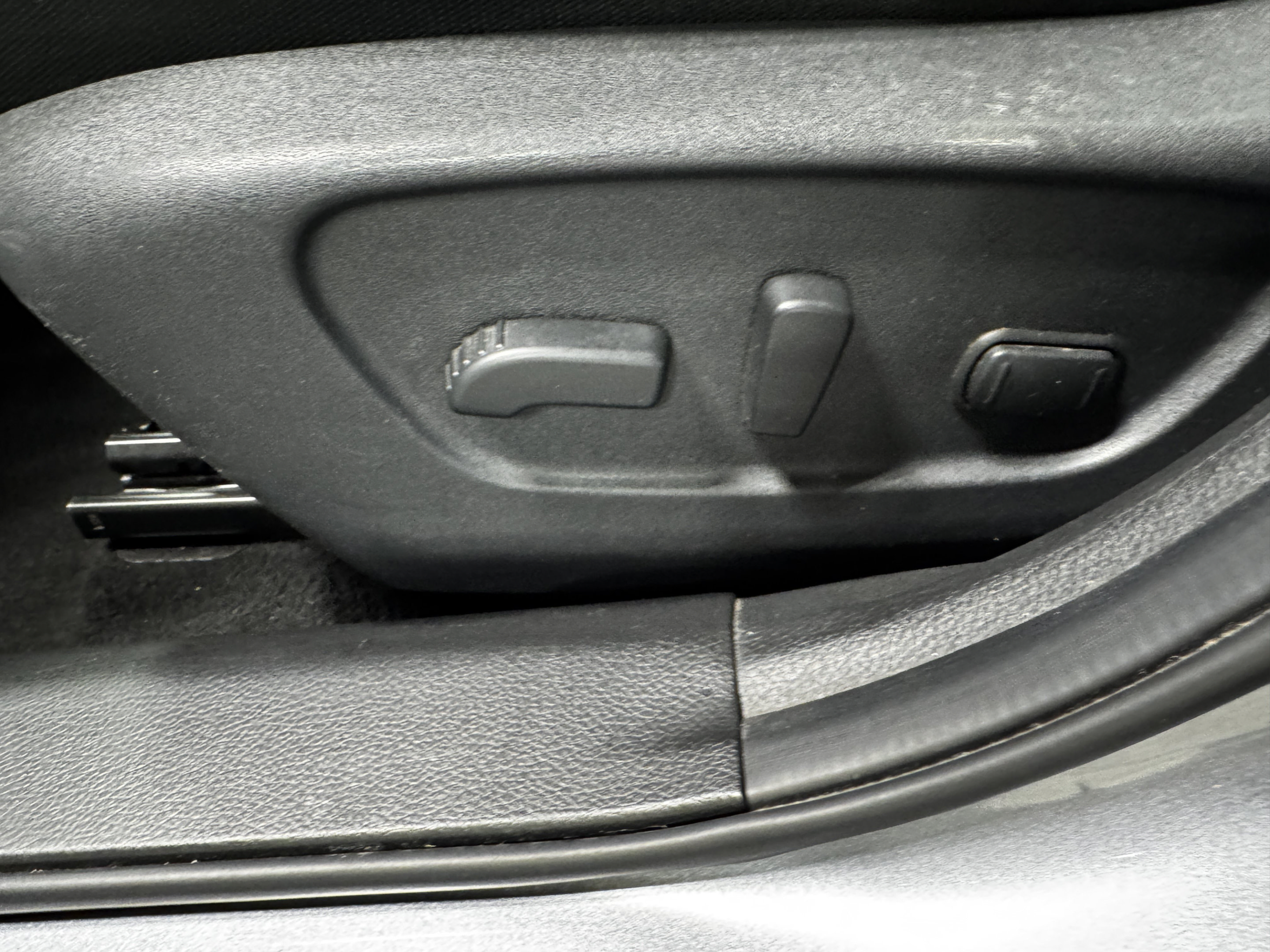Used 2019 Nissan Rogue SV FWD image 32