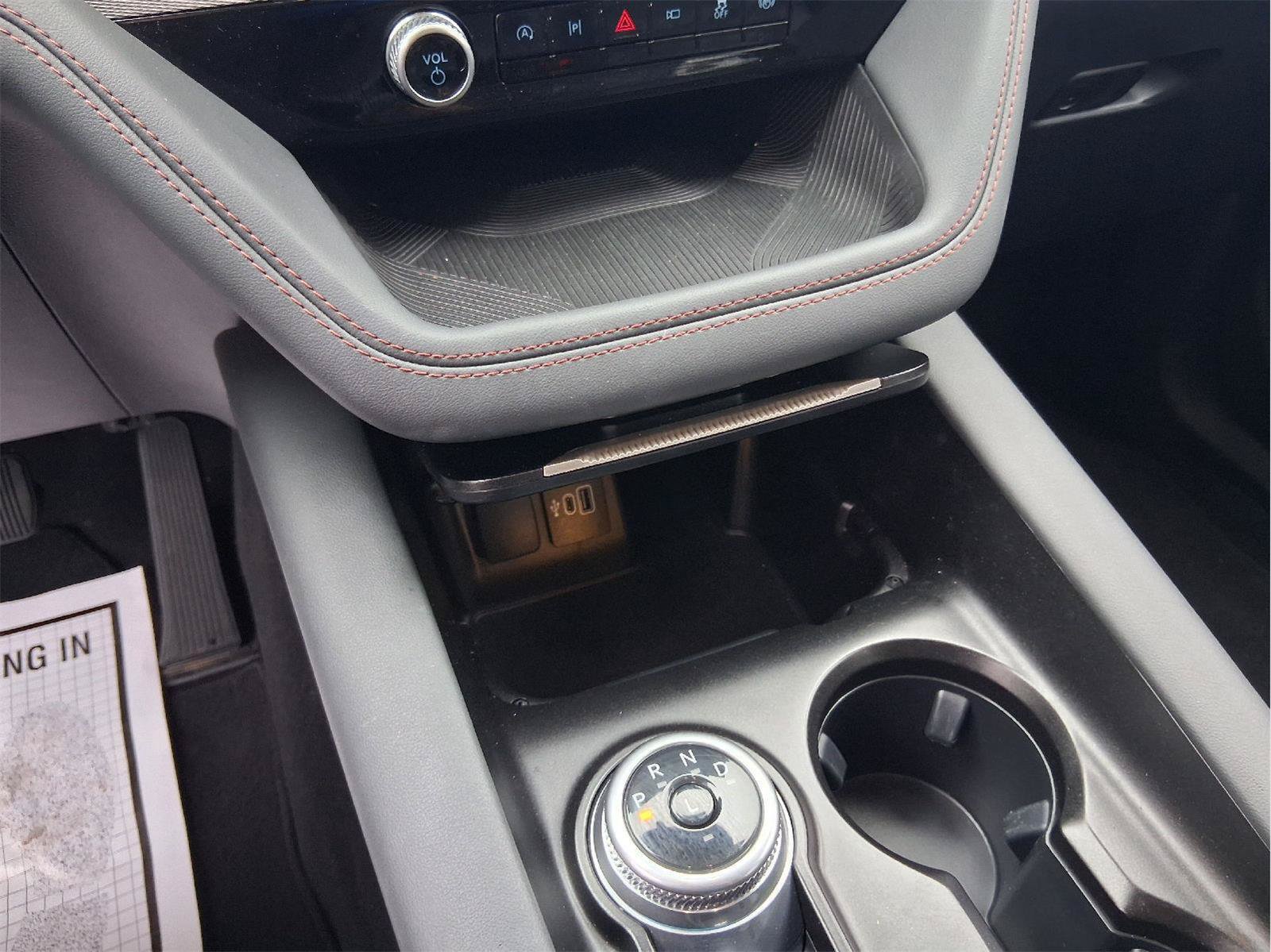 Used 2025 Ford Explorer Active w/ Active Comfort Package RWD image 18