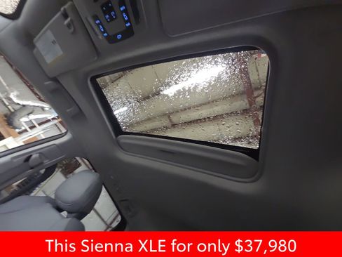 Used 2024 Toyota Sienna XLE image 37