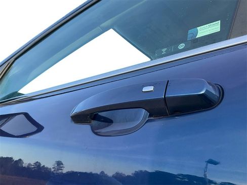 Used 2023 Chevrolet Equinox LT image 18