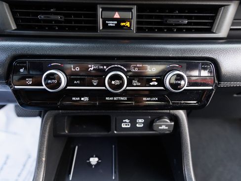 Used 2024 Honda Pilot Touring image 22