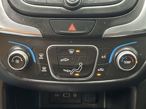 Used 2019 Chevrolet Equinox LT image 19