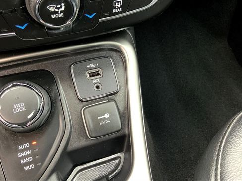 Used 2021 Jeep Compass Latitude image 35