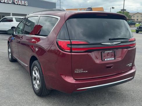 Used 2023 Chrysler Pacifica Limited AWD/4WD image 5