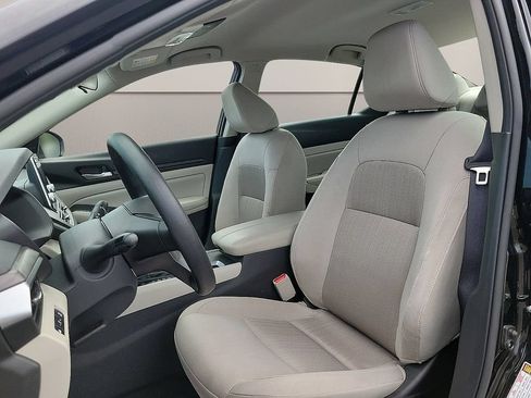 Used 2025 Nissan Altima 2.5 SV FWD image 11