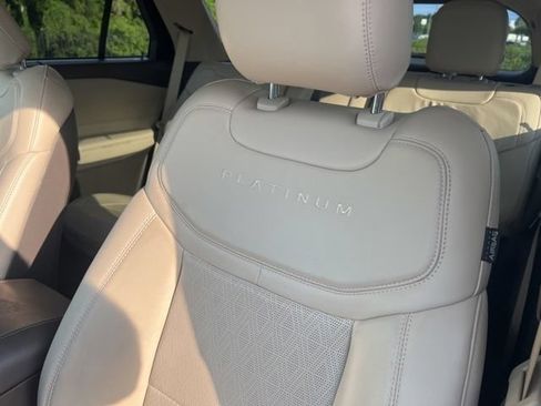 Used 2020 Ford Explorer Platinum w/ Premium Technology Package AWD/4WD image 6