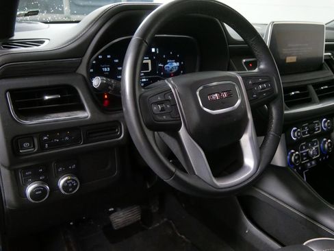 Used 2023 GMC Yukon SLT AWD/4WD image 13