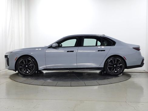 Used 2023 BMW 760i xDrive w/ Luxury Rear Seating Package AWD/4WD image 5