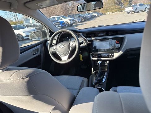 Used 2018 Toyota Corolla LE image 12