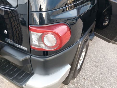 Used 2012 Toyota FJ Cruiser SR image 31