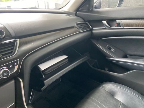Used 2018 Honda Accord Touring image 28